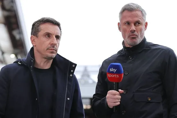Gary Neville and Jamie Carragher claim Bruno Fernandes decision proves Man Utd 'struggling'
