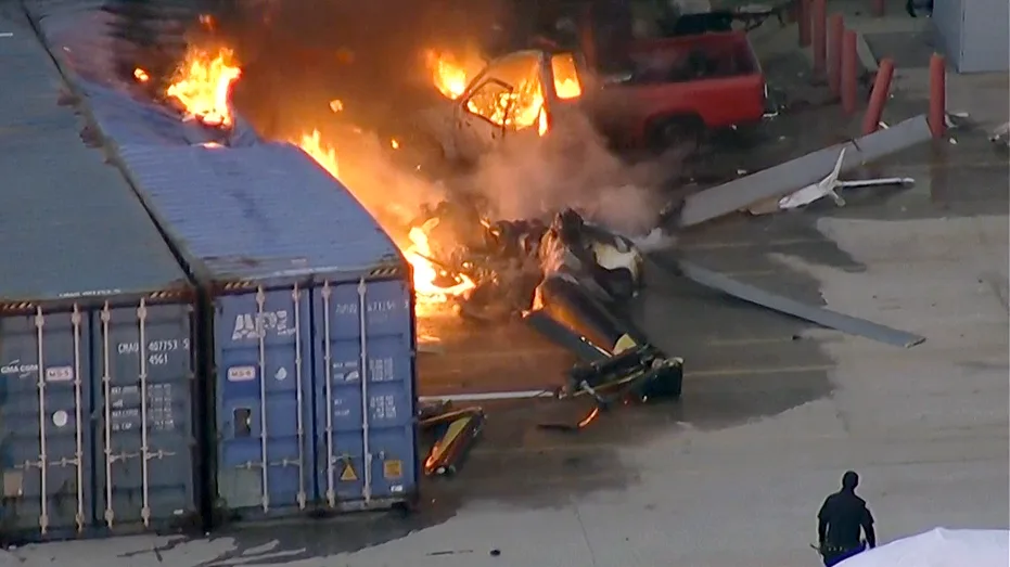 3 dead, 1 hospitalized after news helicopter crashes in Los Angeles commercial area