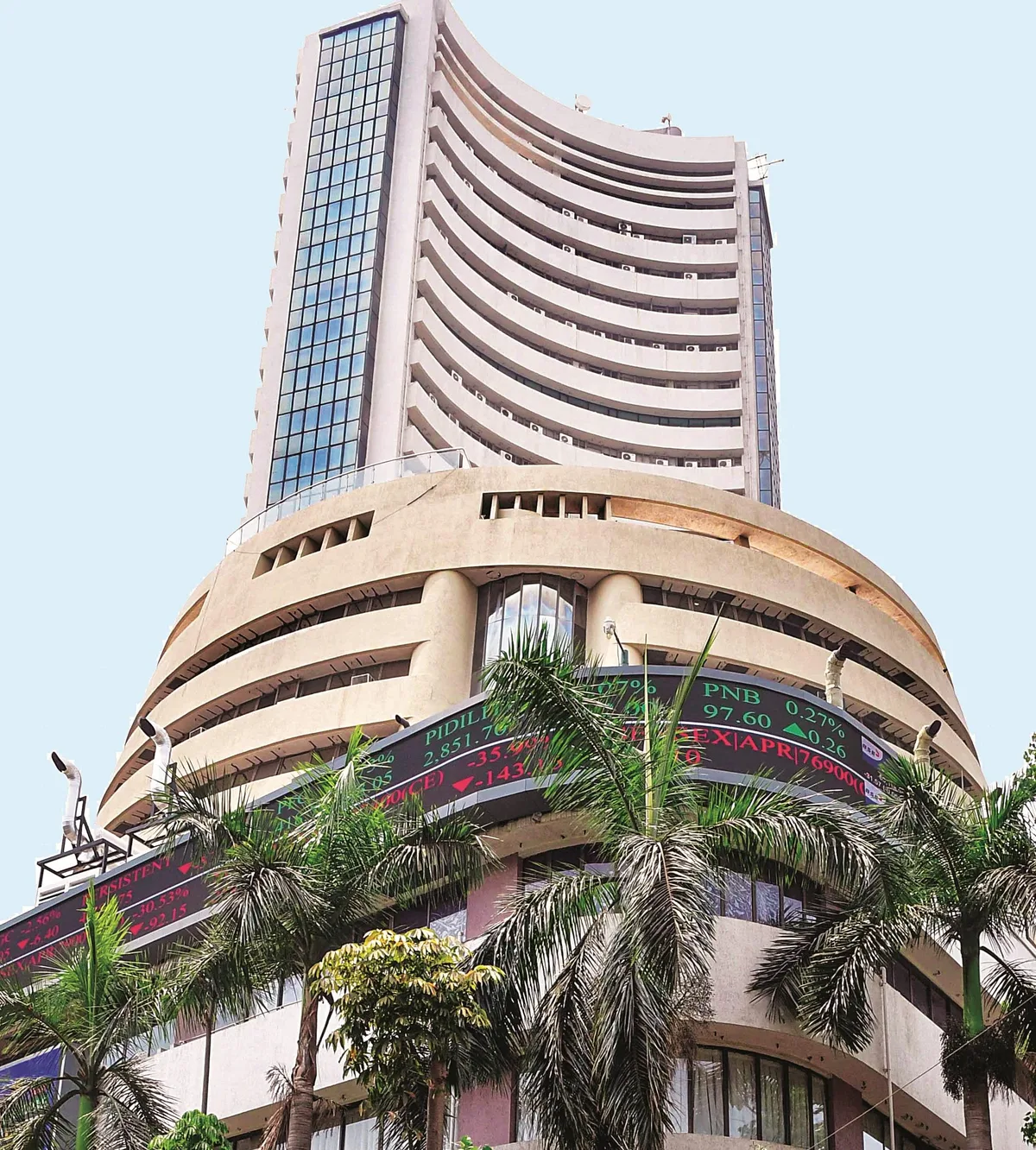 Indices fall as elevated crude prices, rising global bond yields weigh
