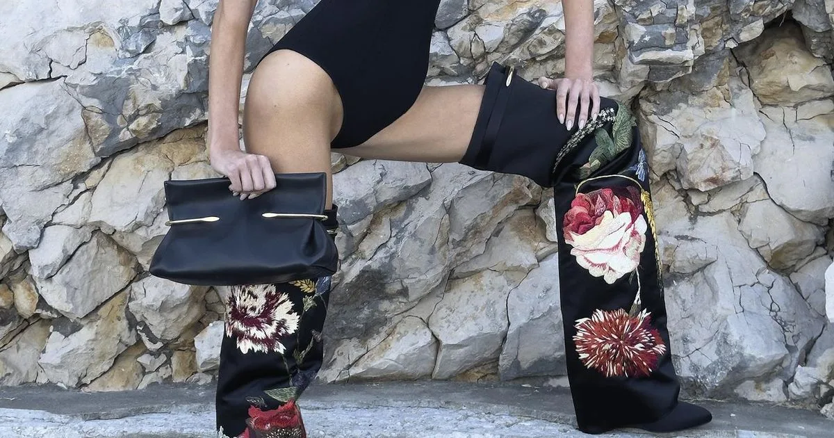 Sarah Burton réinvente une botte culte de Givenchy avec un détail inédit