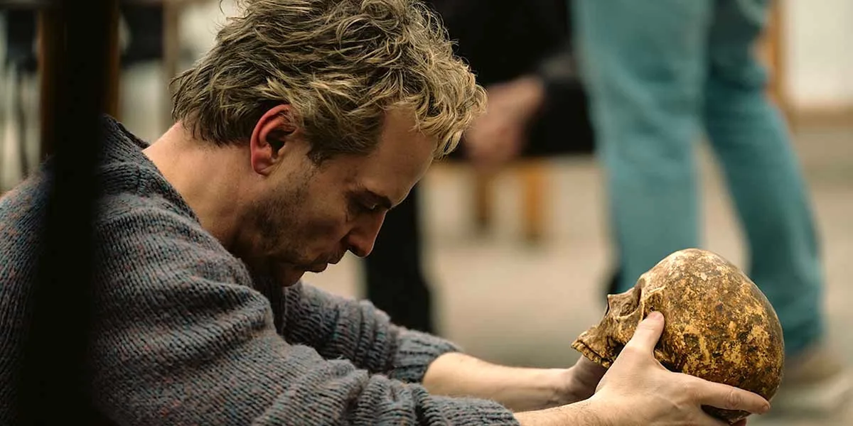 How ‘Fleabag’s’ Hot Priest Just Upended the Best Actor Oscar Race