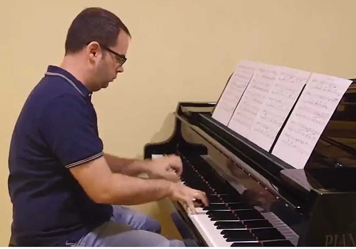 Así suena a piano la marcha 'Se arrodilla Triana'