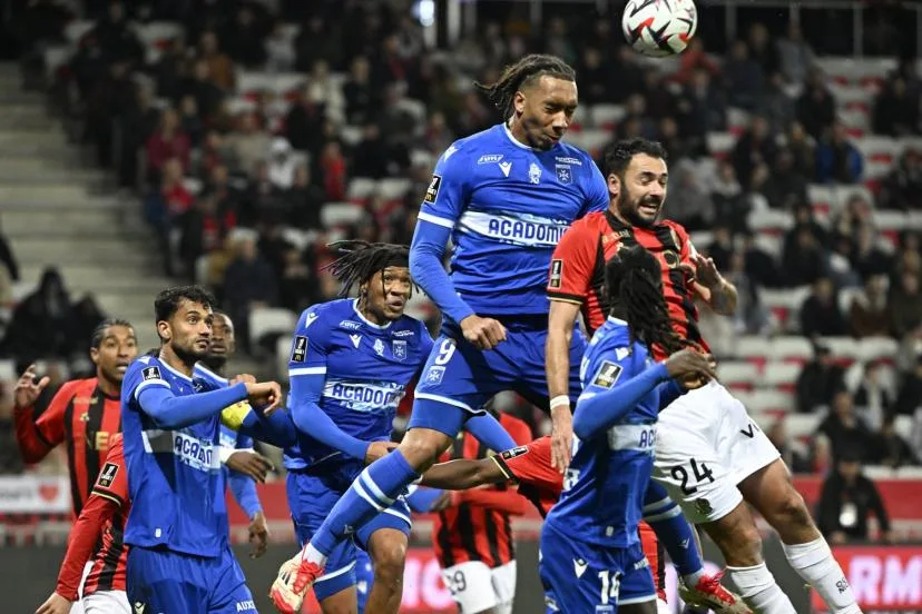 Mercato : Theo Bair prêté avec option d'achat par Auxerre à Bolton