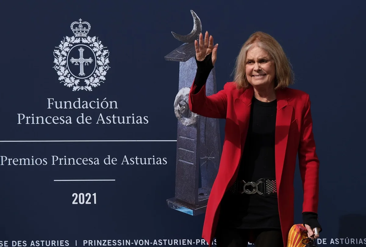 Gloria Steinem, creadora de la revista feminista Ms y defensora al derecho al aborto, muere a los 92 años