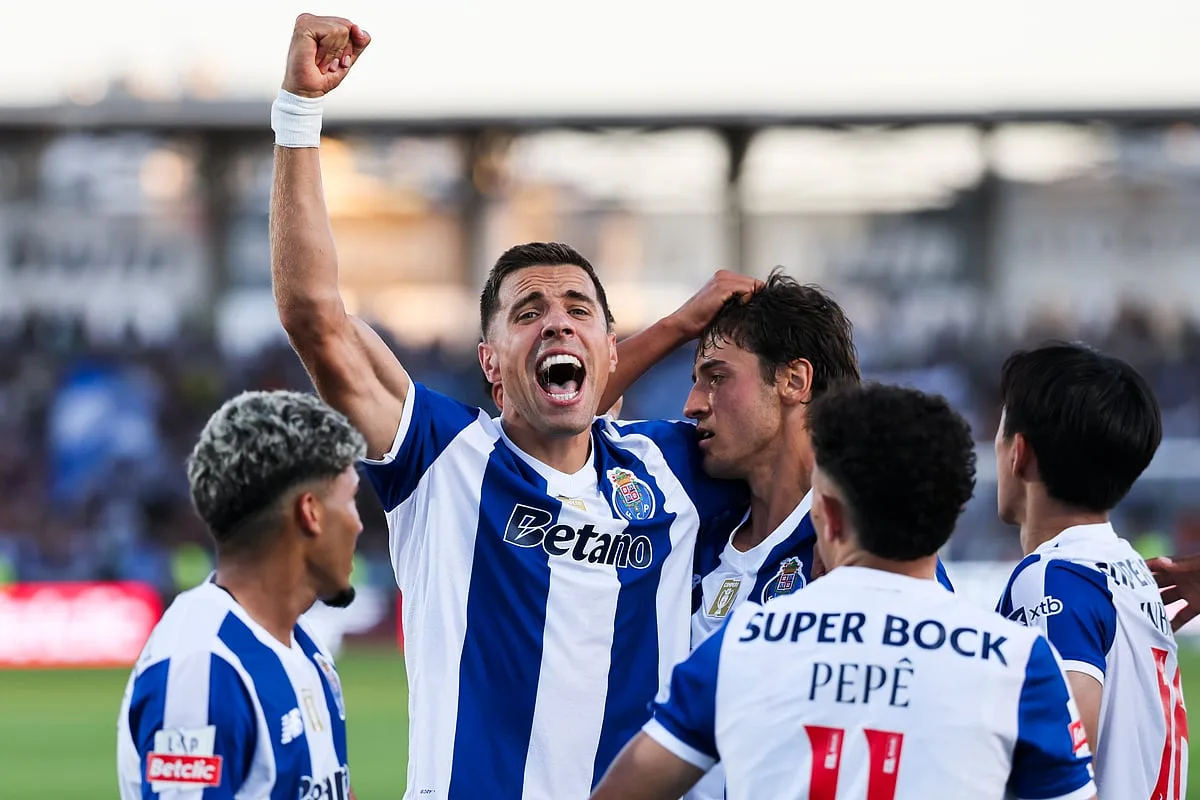 FC Porto continua líder e 100% vitorioso na I Liga ao vencer no terreno do Casa Pia