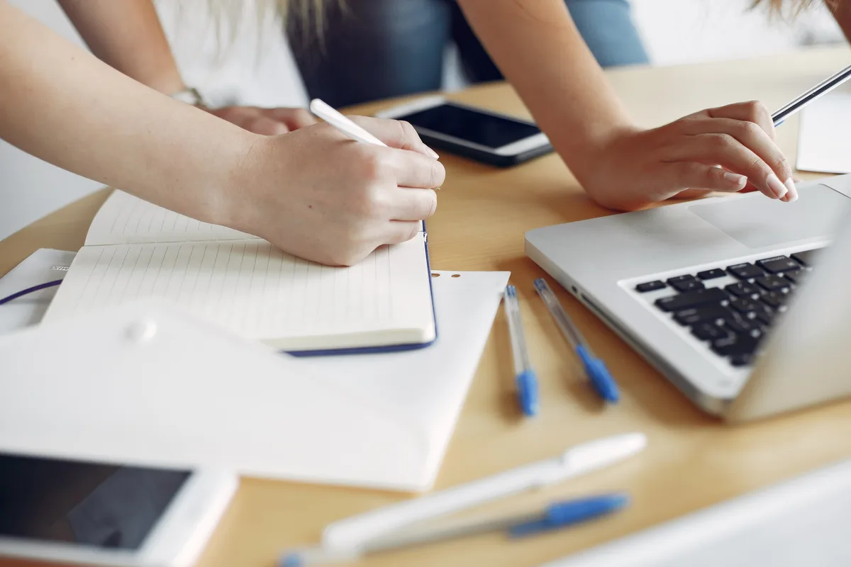 Un empleo de calidad podría recortar hasta en 55% el riesgo de pobreza en Costa Rica, según un estudio