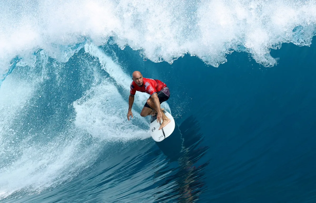 Kelly Slater, leyenda del surf, reveló cuál es su entrenamiento y dieta a los 54 años para continuar compitiendo