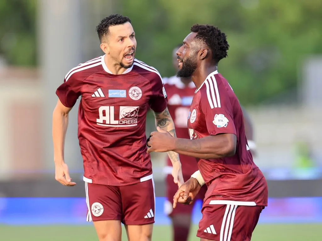 Com assistência de brasileiro, Al Faisaly vence a primeira na Liga Saudita