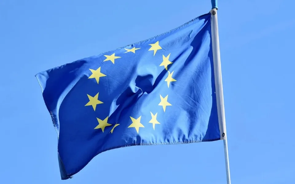 Défice comercial da zona euro agrava-se em agosto para 16,1 mil milhões de euros