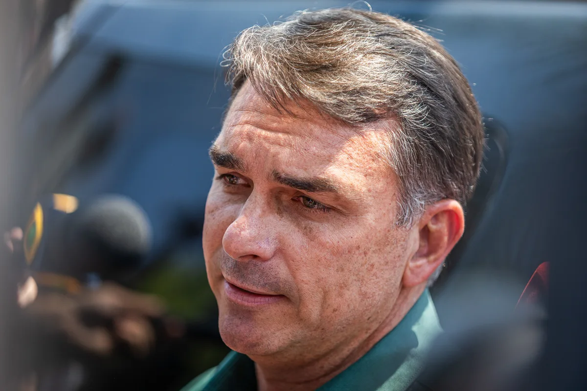 Flávio diz que não vai a debate, e Band terá sabatina com Lula e púlpito vazio