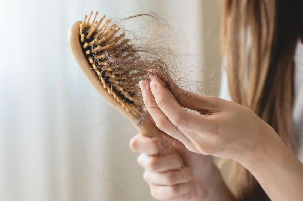 Mounjaro causa queda de cabelo? Dermatologistas explicam o que fazer