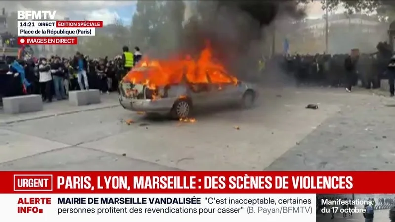 Manifestation du 17 octobre: une voiture en feu place de la République à Paris en marge du départ du cortège