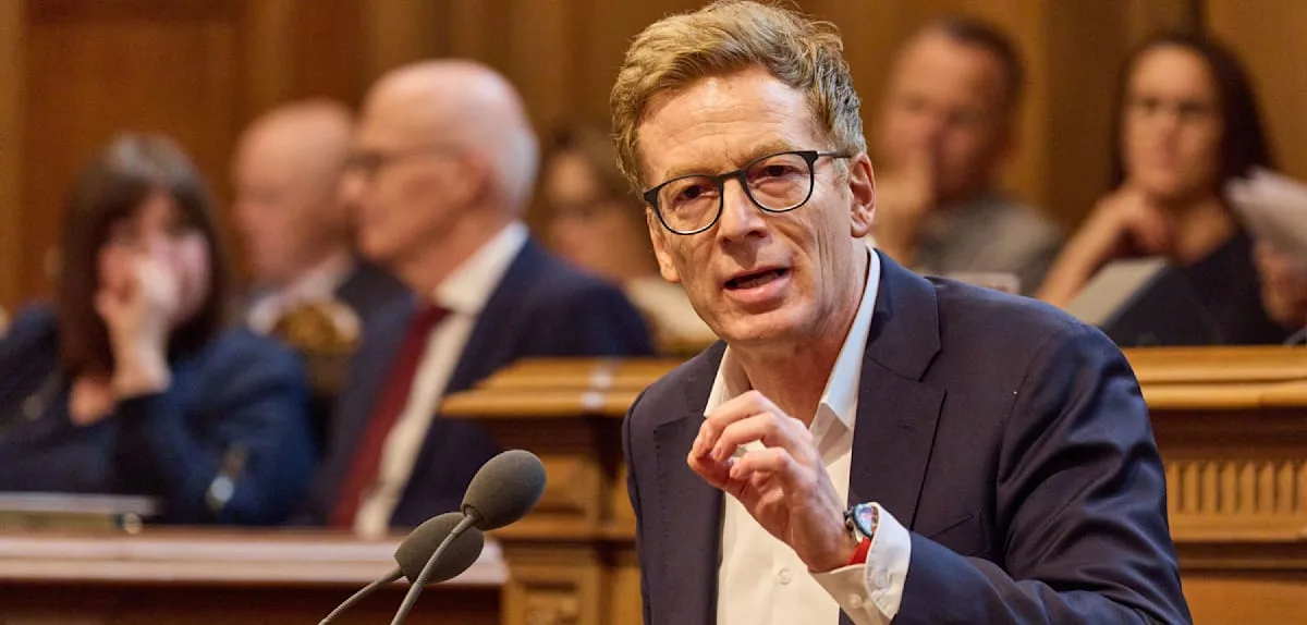 Rot-grün-rotes Bündnis macht Druck in Debatte über AfD-Verbot
