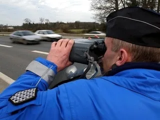 Contrôlé à 190 km/h au lieu de 110 en Charente-Maritime, il repart sans son permis et sans sa BMW