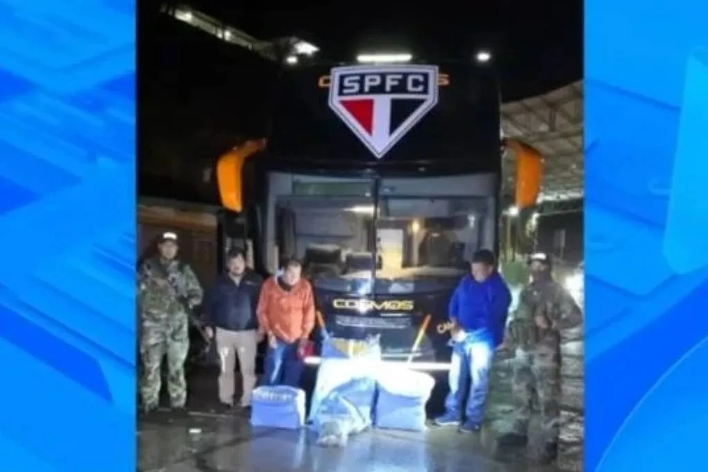 Ônibus que transportaria São Paulo é apreendido com 86,5 kg de maconha