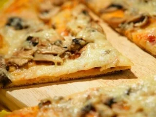 Elles tombent malades après avoir mangé au restaurant : leurs pizzas pourraient avoir été contaminées par un stupéfiant