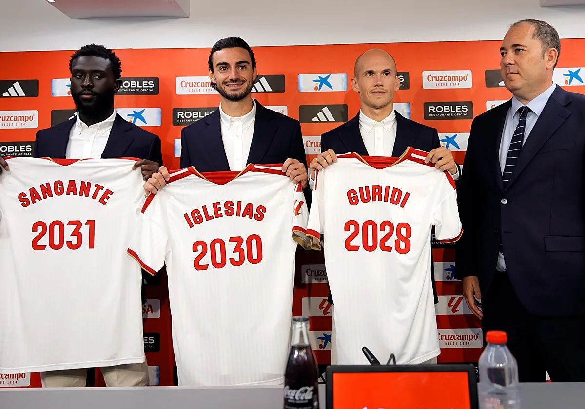 El Sevilla FC busca un pivote para culminar con su mercado de fichajes