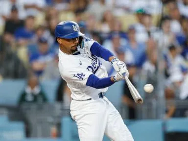 Max Muncy’s 10th-inning single lifts the Dodgers past the Royals 5-4