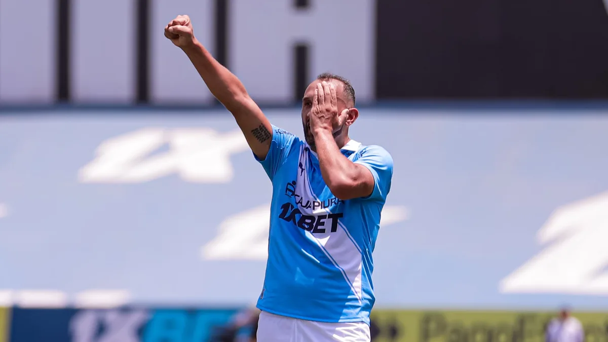 Golazo y doblete de Hernán Barcos tras sensacional cabezazo en Sporting Cristal vs Comerciantes Unidos por el Torneo Clausura 2026