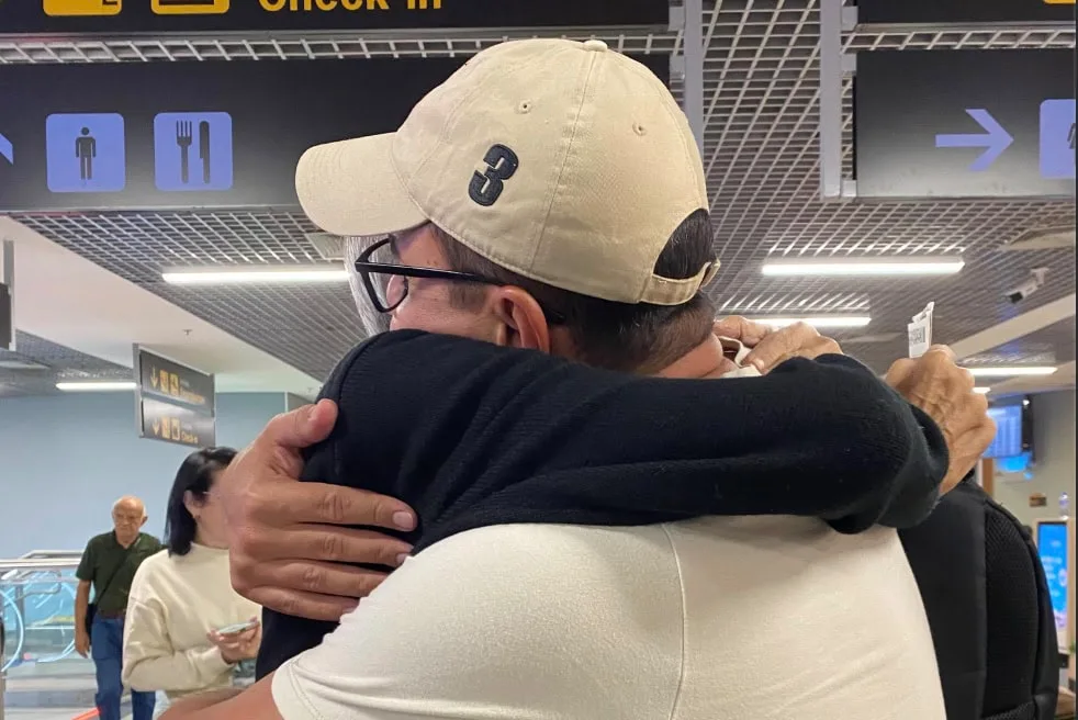 Filho de Ayres diz que jornalista lutava contra doença há 2 anos e faz relato emocionante