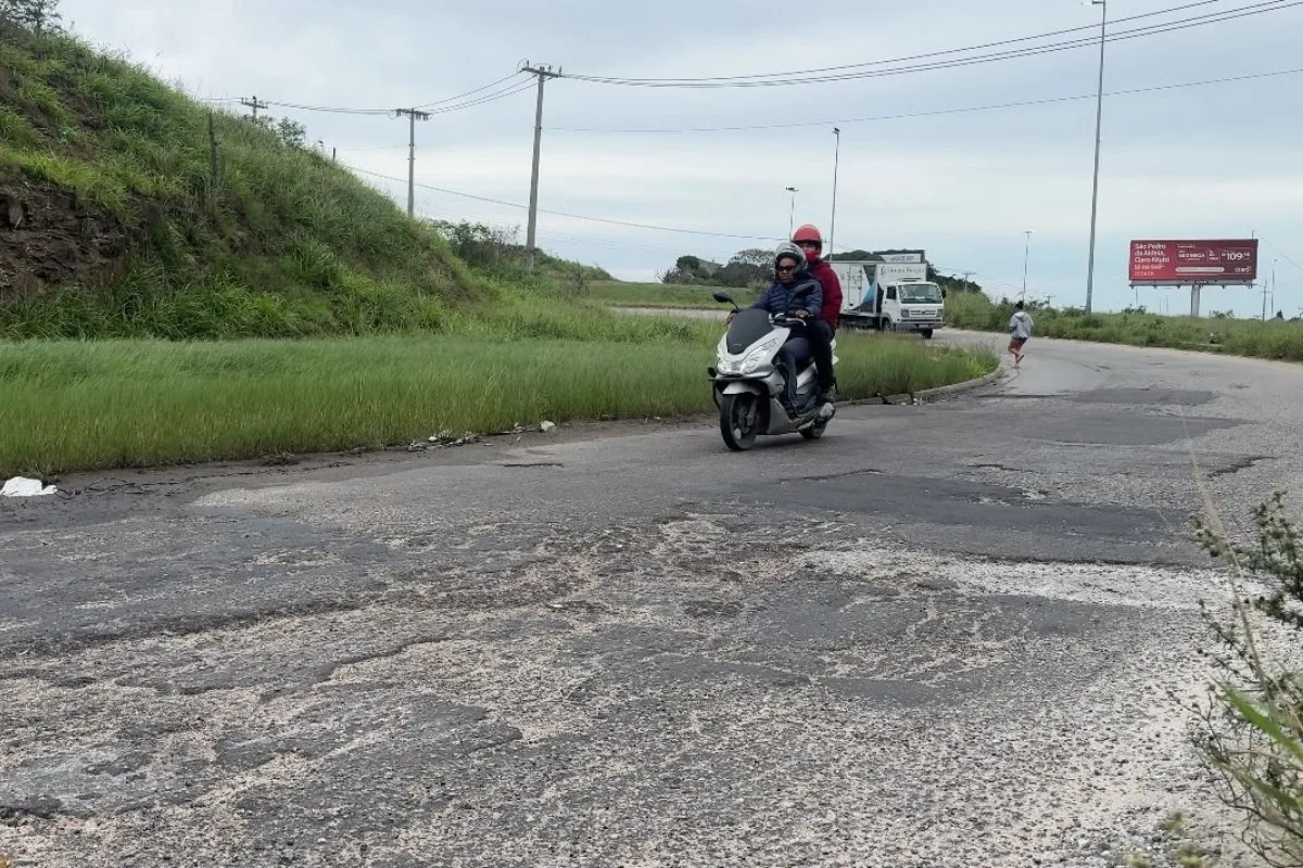 Buracos na Avenida Wilson Mendes causam prejuízos e aumentam preocupação de motoristas