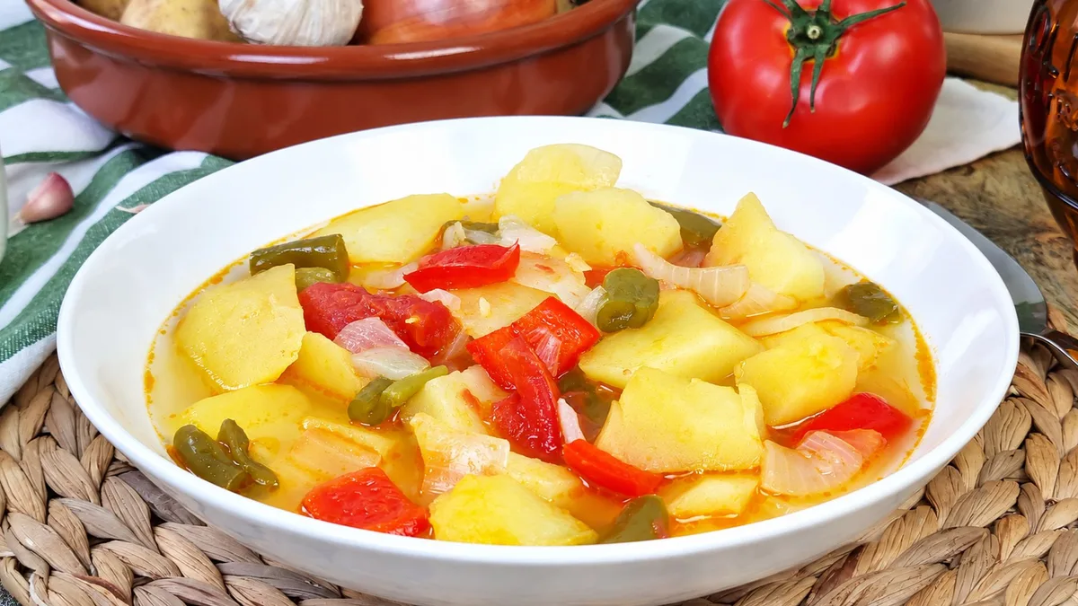 El guiso de patatas con un nombre poco apetecible, típico de Jerez, que reconforta, es muy económico y sabe de maravilla