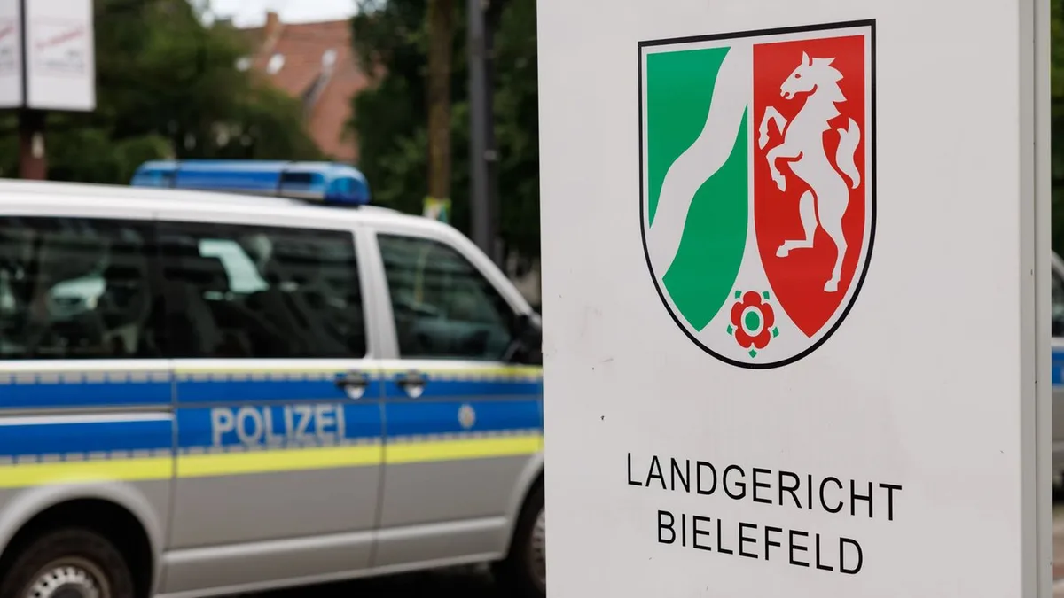 Landgericht nennt Termine: Vier Angeklagte: Tränengas und Fixierungen vor Gericht