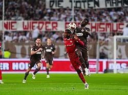 Wölfe patzen am Millerntor: St. Pauli schockt Wolfsburger Millionen-Team kurz vor Schluss