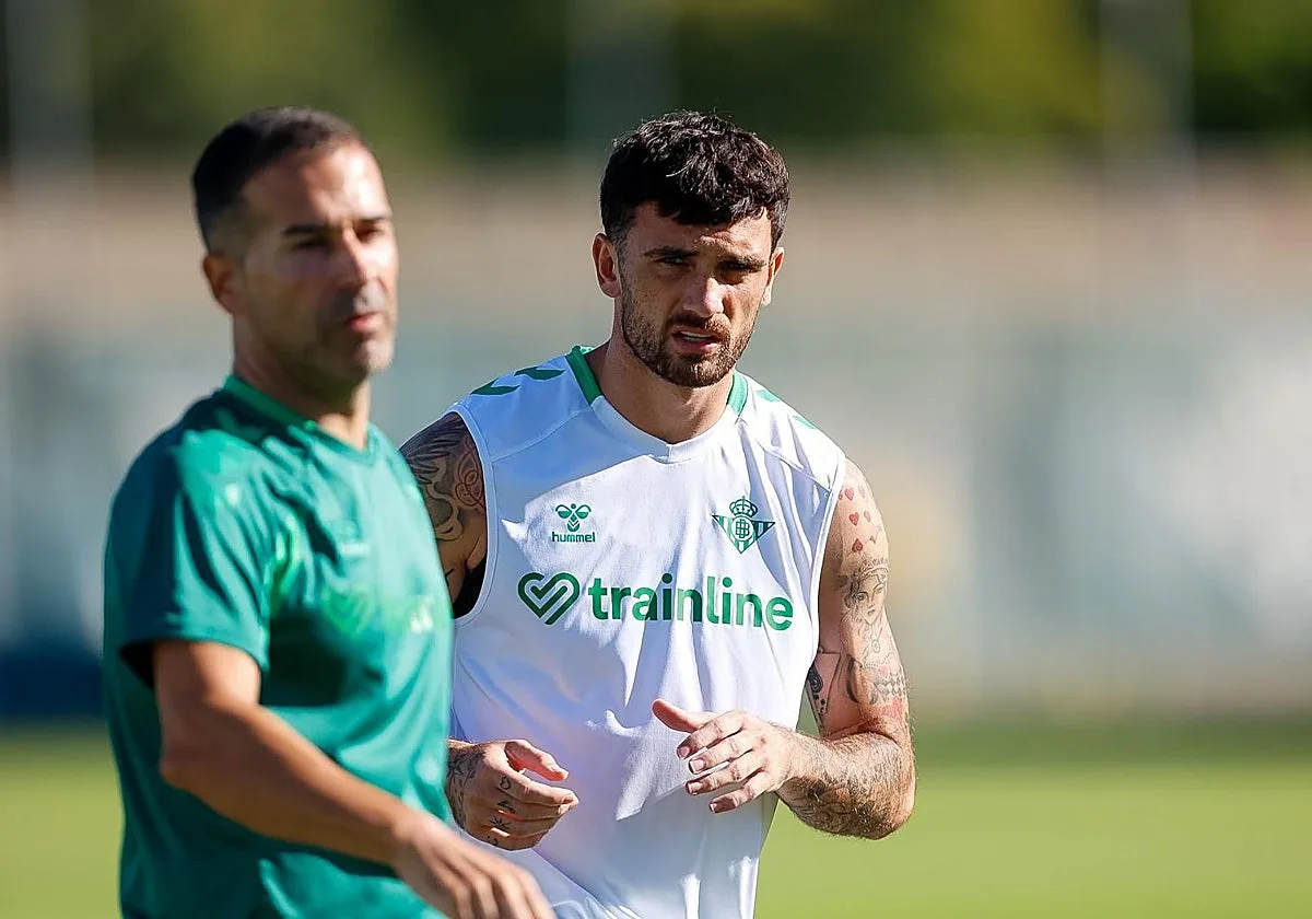 Parrott apunta a su primera titularidad con el Betis