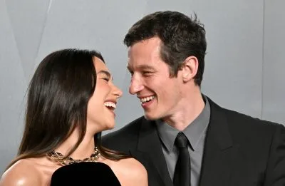 Callum Turner quer filhos com Dua Lipa: “Gostaria de ter uma família”