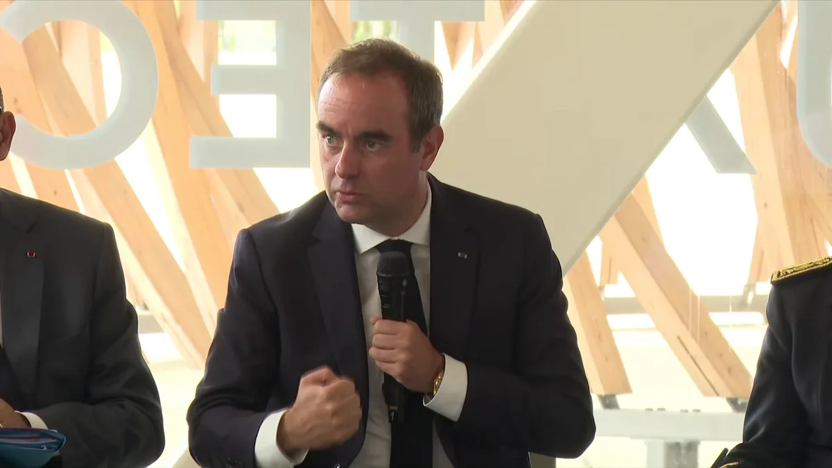 Incendies: Sébastien Lecornu assure n'avoir "rien à cacher" et dénonce des dérives "un peu complotistes"