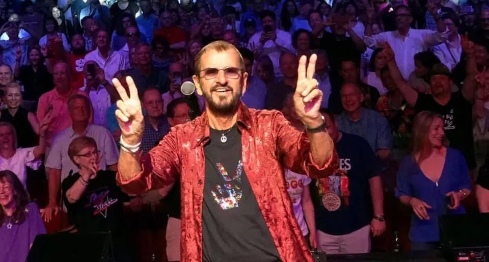 Ringo Starr (86 años): “Me preparo todos los días, entreno con un profesional 3 veces por semana y los demás días me mantengo en movimiento”
