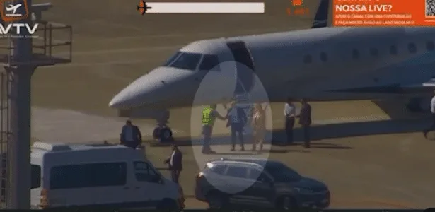 Sakamoto: Brasil normalizou políticos em aviões privados como se fosse Uber