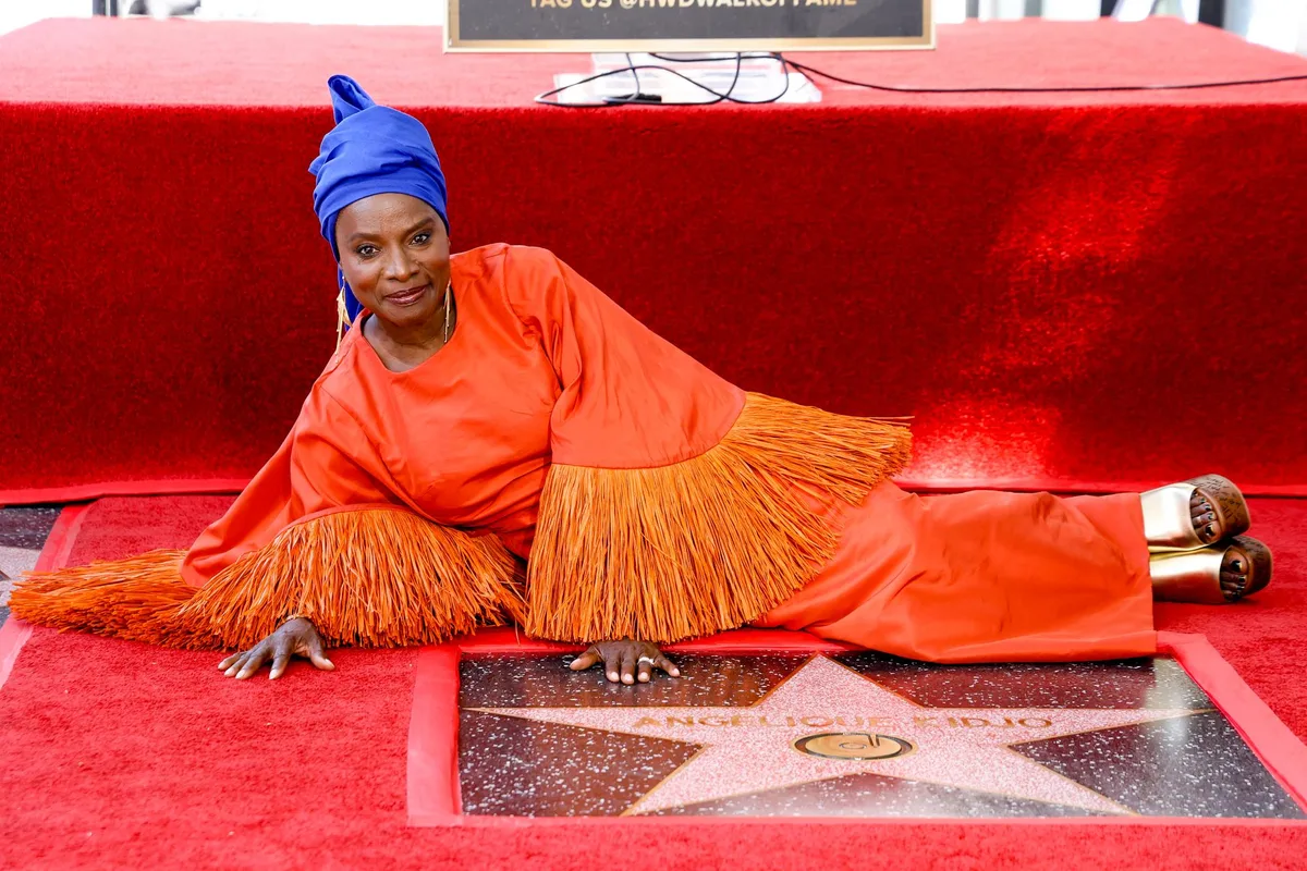 Angélique Kidjo devient la première chanteuse africaine à avoir son étoile sur le Walk of Fame à Hollywood