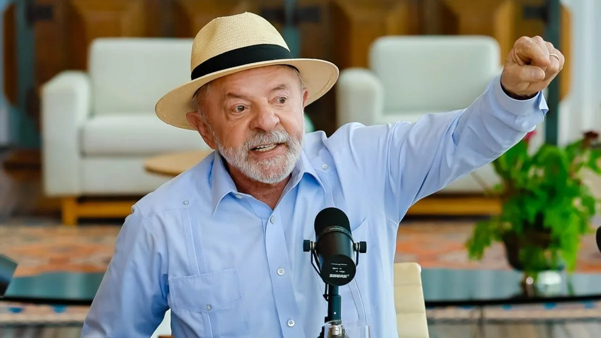 Lula tem 41% contra 35% de Flávio Bolsonaro no 1º turno, diz PoderData/Aya
