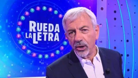Telecinco desvela el plató de 'Rueda la letra' con un dardo a 'AlaZ': "Llega el único, el original..."