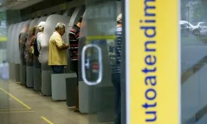 Bancários aprovam paralisação nacional de 24 horas na 5ª feira