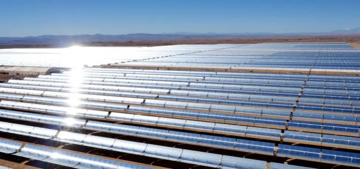En 2016, Marruecos construyó una enorme torre solar a las puertas del Sáhara: una década después, Noor puede abastecer a un millón de personas