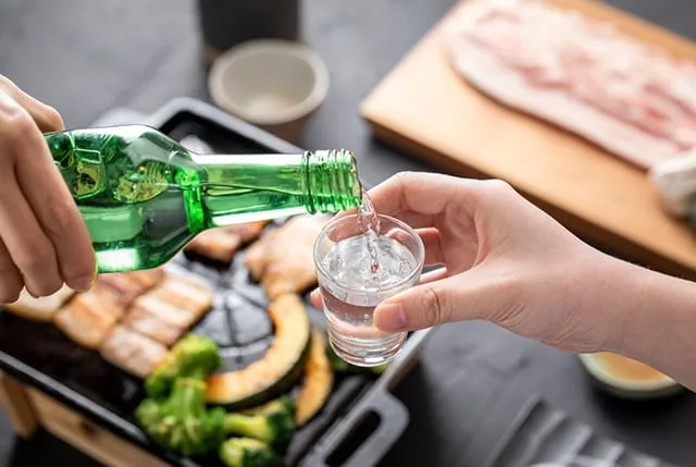 외로우면 왜 술 찾을까… 사회적 고립이 음주 늘리는 ‘뇌 회로’ 찾았다
