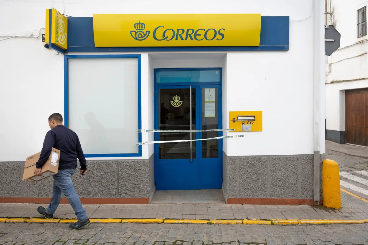 Qué pasó con el robo de votos por correo en Extremadura: los sospechosos están en prisión y se les acusa de llevarse el camión de la lotería