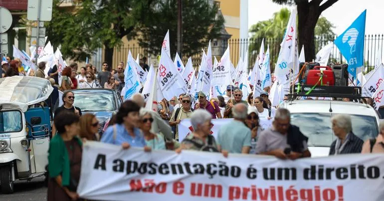 Pensões. Fenprof quer esclarecimentos sobre erro no cálculo