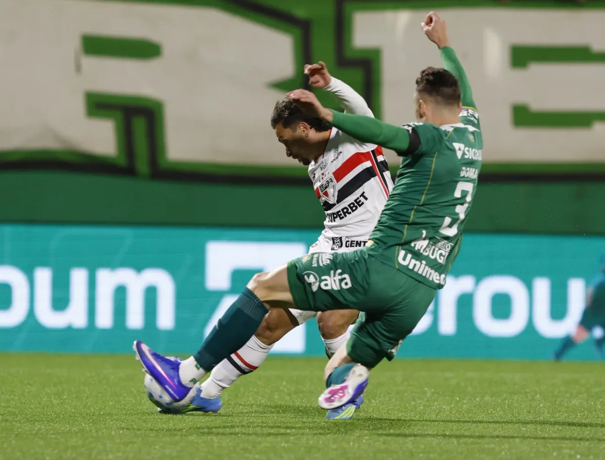 Veja fotos do duelo entre Chapecoense e São Paulo pelo Brasileiro