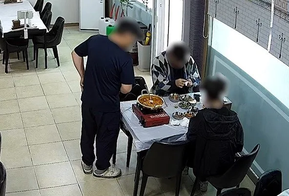 “음식 먹다 돌 씹었잖아!”…영세업주 67명 등친 문신남 일당