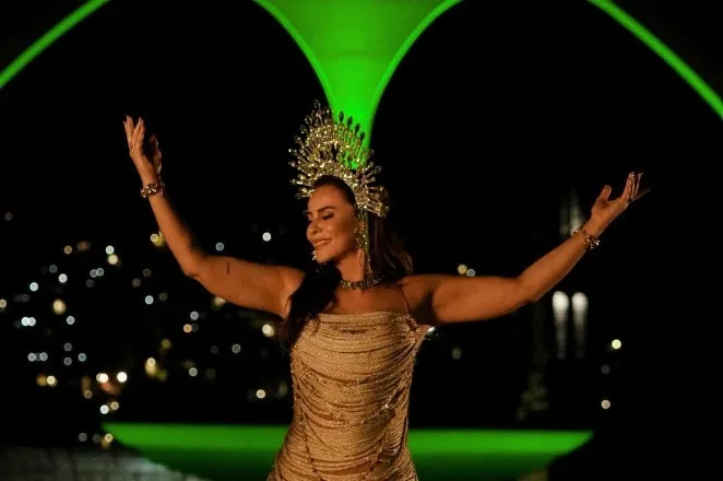 Paolla Oliveira retorna ao posto de rainha de bateria no Carnaval do Rio