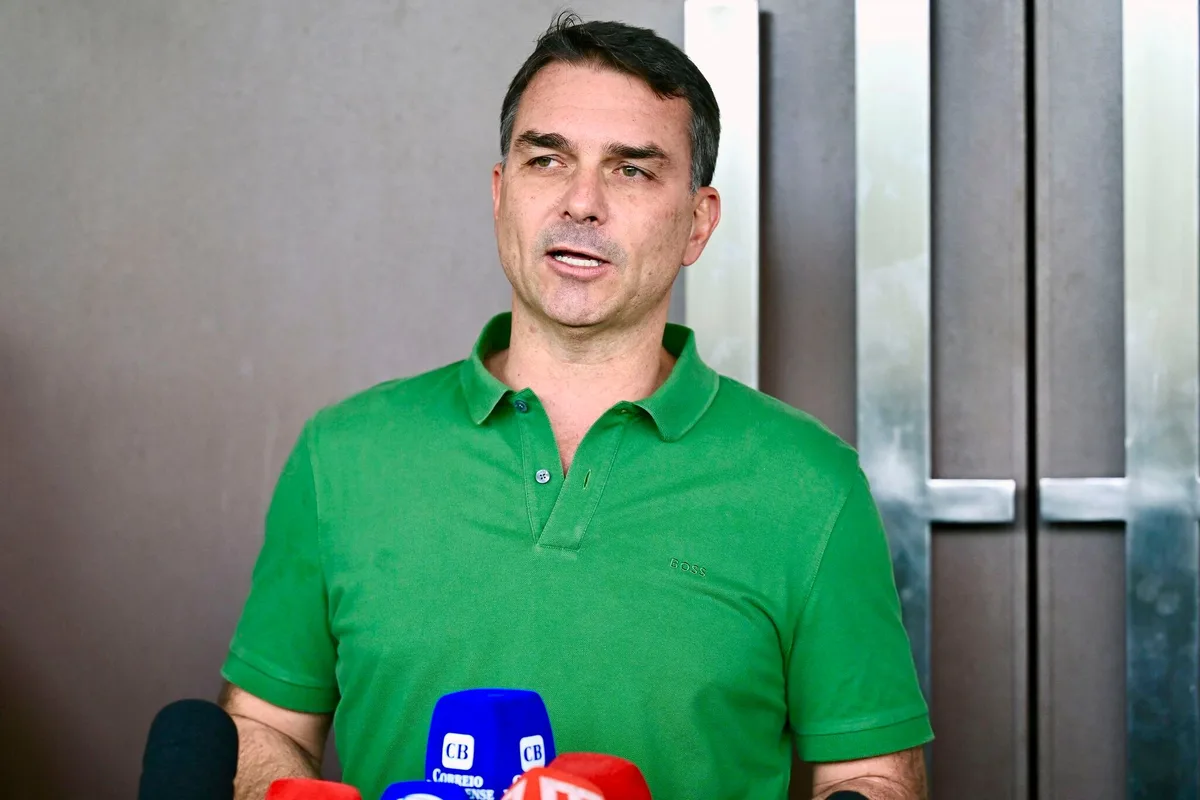 « Je vais vous débarrasser des criminels » : au Brésil, Flavio Bolsonaro promet une répression « à la Bukele »