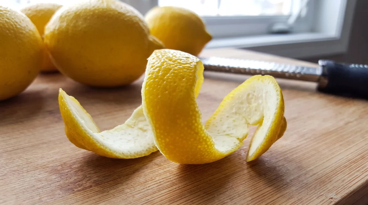Cáscara de limón, canela y jengibre hervidos: el sencillo truco casero para perfumar la casa de forma natural
