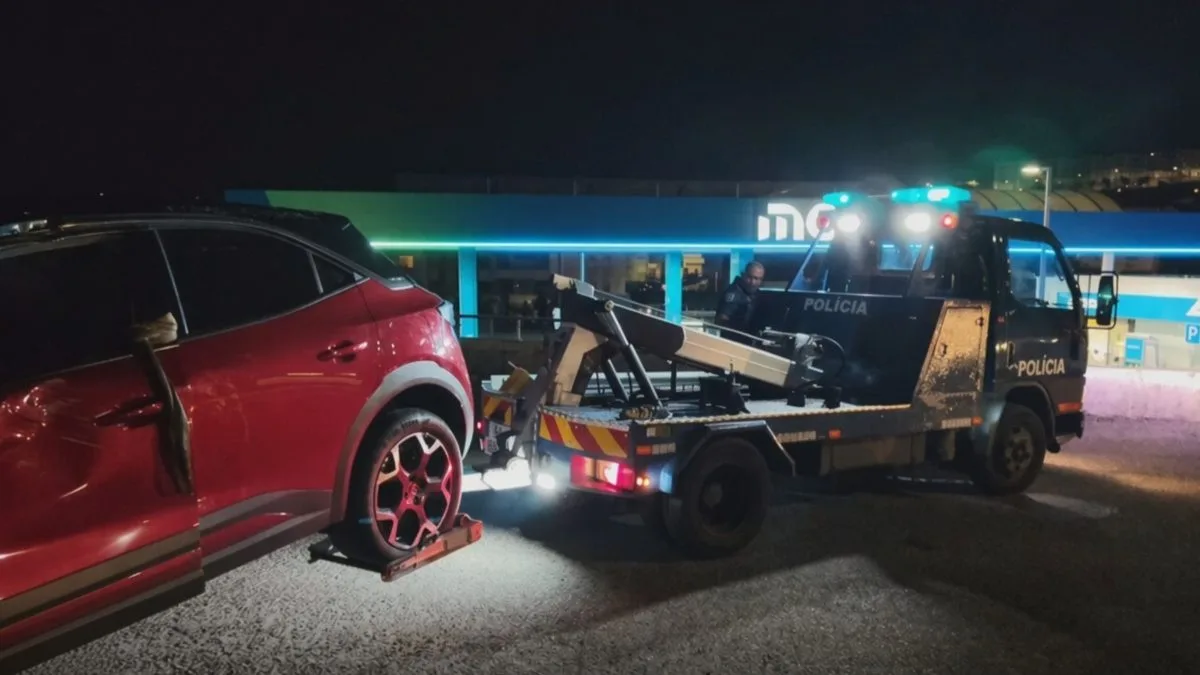 Brasileira morta em capotamento após suposto sexo em carro tentou enganar o marido, diz jornal