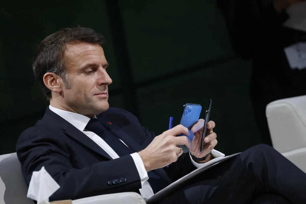 Que contient la nouvelle version du gouvernement sur l’interdiction des réseaux sociaux aux moins de 15 ans