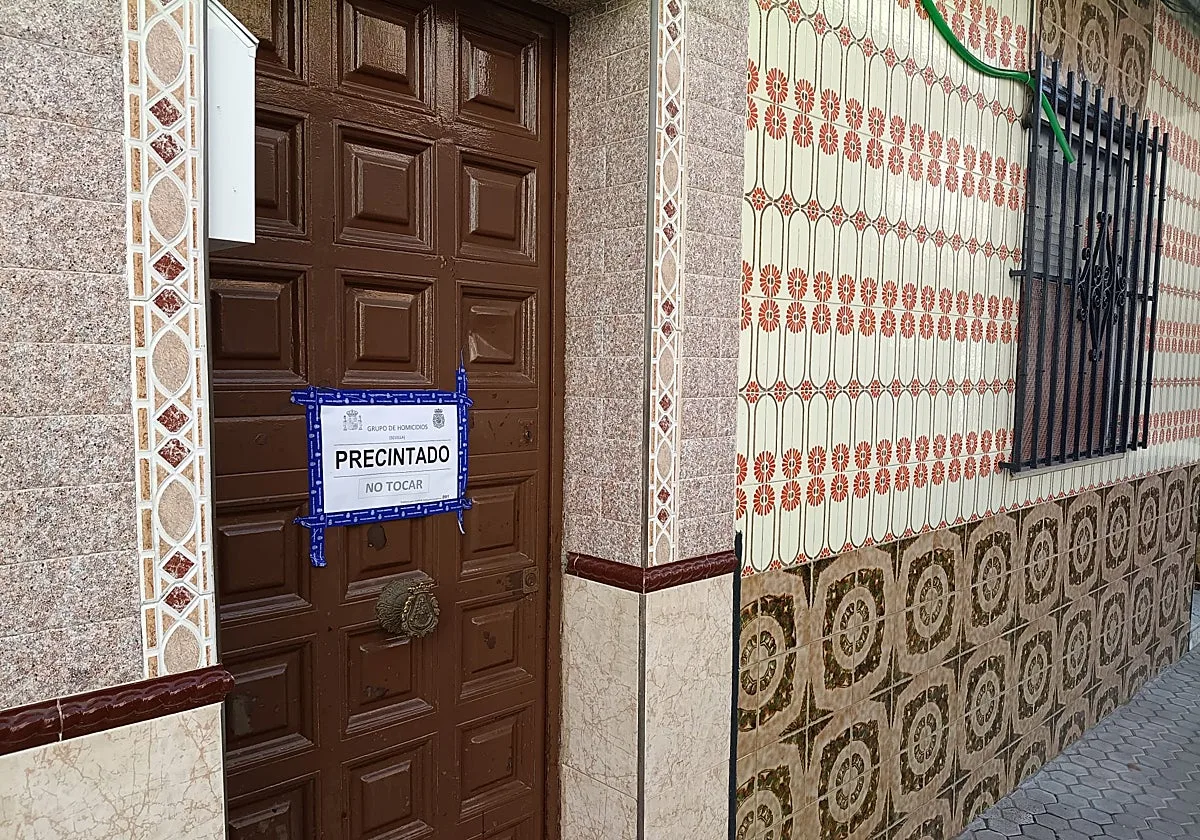 El detenido del crimen de Torreblanca lo admite ante los vecinos: «He apuñalado a mi hermano»