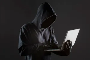 Juiz bloqueia contas que cometeram fraudes no Reclame Aqui